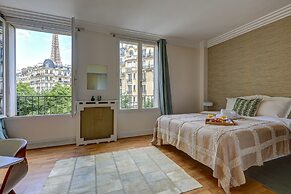 Elegant 1BR Near Eiffel & Champ de Mars