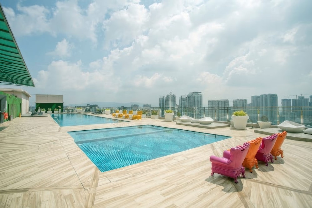 Dorsett Hartamas SkyPool & Chill