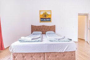 Large 5BR Central Flat Near Augarten