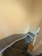 Spacious 3-bed House - Sleeps 8, Garden & Parking