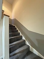 Spacious 3-bed House - Sleeps 8, Garden & Parking
