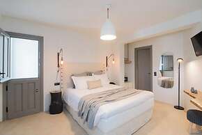 Chora Kythnos Suites
