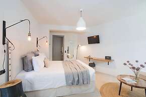 Chora Kythnos Suites