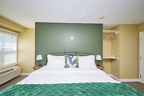 Nine Vines Hotel