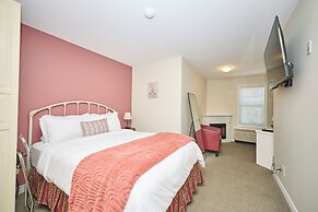 Nine Vines Hotel