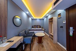 Viv City Hotel