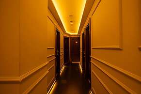 Viv City Hotel