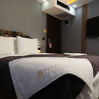 Viv City Hotel