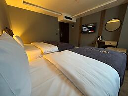 Viv City Hotel