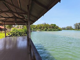 Qurata Riverside Resort