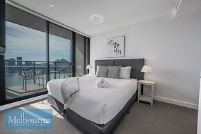 Melbourne Private Apartments - Stadium and Harbour Views