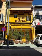 Qish Hotel