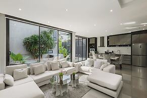 3-Bedroom Wallaya pool villa in Bangtao