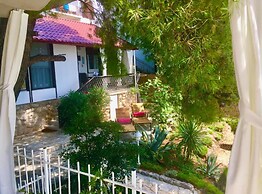 Beach House - 2m From Beach