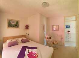 Beach House - 2m From Beach