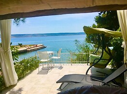 Beach House - 2m From Beach