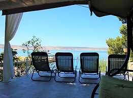 Beach House - 2m From Beach