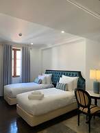 The Room Hotel - Starbucks