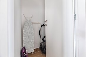 Les Nuances de Blue 1-BR Apt in Athens