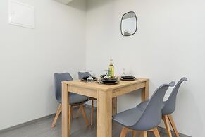 Amore 2-BR Apt By Finikoudes