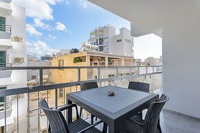 Amore 2-BR Apt By Finikoudes