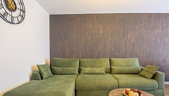 MoHost Properties