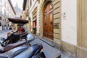 Cozy & Charming Florentine Hideaway