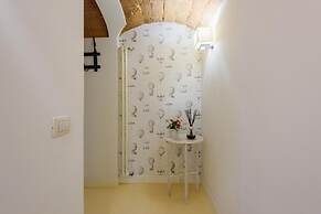 Cozy & Charming Florentine Hideaway