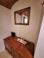 Cozy & Charming Florentine Hideaway