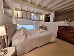 Cozy & Charming Florentine Hideaway