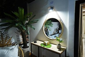 Barneys Club B&b