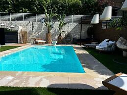 Barneys Club B&b