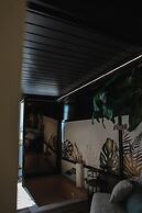 Barneys Club B&b