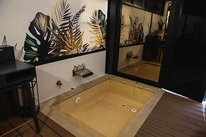 Barneys Club B&b