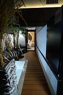 Barneys Club B&b