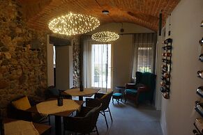 Decanter House