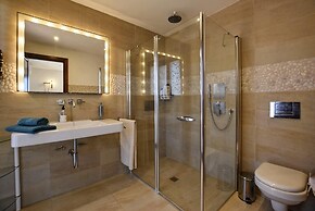 Wonderful Holiday Home With Private Pool