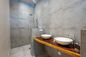 Chic 3BR Apartment Mambo Beach Area Stay