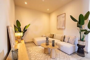 Chic 3BR Apartment Mambo Beach Area Stay