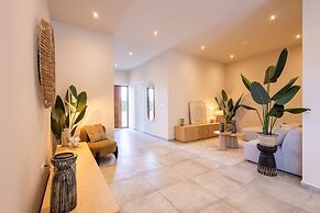 Chic 3BR Apartment Mambo Beach Area Stay