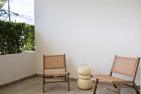Chic 3BR Apartment Mambo Beach Area Stay