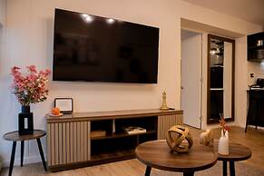 w Remarkable 1BR in San Isidro