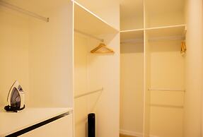 w Remarkable 1BR in San Isidro