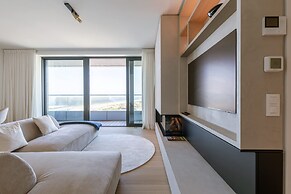 Huswell - Minimalist Coastal Luxury Panoramic View