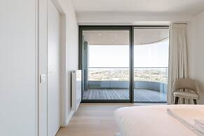 Huswell - Minimalist Coastal Luxury Panoramic View