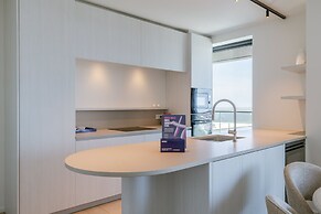 Huswell - Minimalist Coastal Luxury Panoramic View