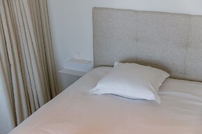 Huswell - Minimalist Coastal Luxury Panoramic View