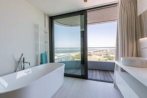 Huswell - Minimalist Coastal Luxury Panoramic View
