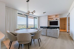 Huswell - Minimalist Coastal Luxury Panoramic View