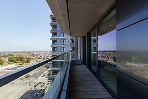 Huswell - Minimalist Coastal Luxury Panoramic View